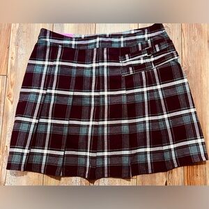 Women’s French Toast purple,gray and White Plaid Skort.  Size 10.